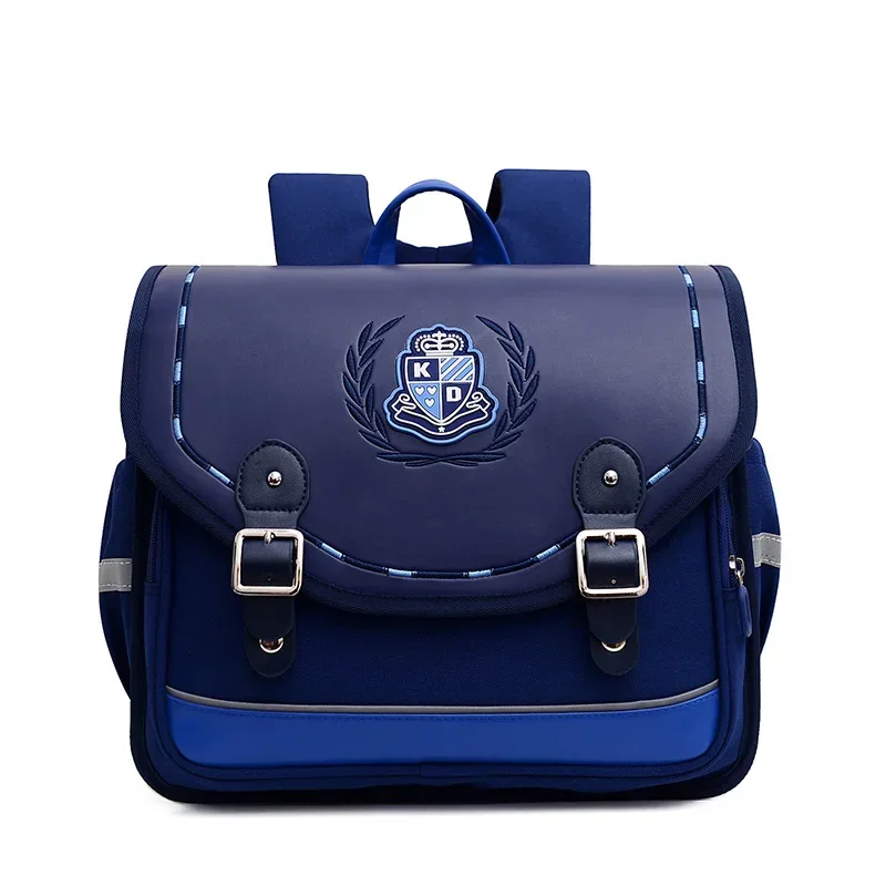 Blå skolryggsäck med broderat emblem Cartable Bleu Navy Pour Garçon